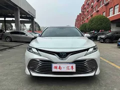 2021 Toyota Camry Hybrid 2.5HG Luxury, белый — фото 2