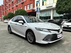 2021 Toyota Camry Hybrid 2.5HG Luxury, белый — фото 3