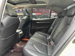 2021 Toyota Camry Hybrid 2.5HG Luxury, белый — фото 9