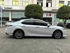 2021 Toyota Camry Hybrid 2.5HG Luxury, белый — фото 13