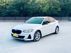 2023 BMW 1 Series 120i M Sport Night Edition, белый — фото 1