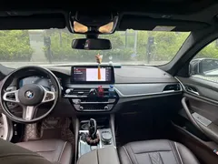 2021 BMW 5 Series 530Li Leading M Sport Package, белый — фото 3