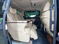 2021 Toyota Alphard Hybrid 2.5L Premium, чёрный — фото 25