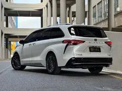 2023 Toyota Sienna 2.5L Hybrid Platinum, белый — фото 4