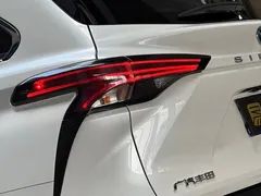 2023 Toyota Sienna 2.5L Hybrid Platinum, белый — фото 8