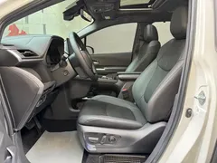 2023 Toyota Sienna 2.5L Hybrid Platinum, белый — фото 11