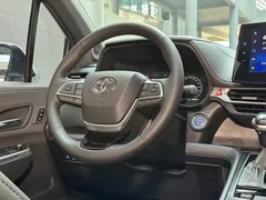 2023 Toyota Sienna 2.5L Hybrid Platinum, белый — фото 15