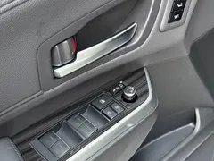 2023 Toyota Sienna 2.5L Hybrid Platinum, белый — фото 18