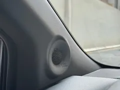 2023 Toyota Sienna 2.5L Hybrid Platinum, белый — фото 26