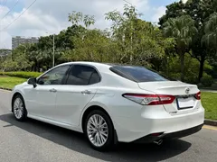 2019 Toyota Camry 2.5G Luxury, белый — фото 6