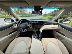 2019 Toyota Camry 2.5G Luxury, белый — фото 12