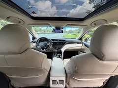 2019 Toyota Camry 2.5G Luxury, белый — фото 13