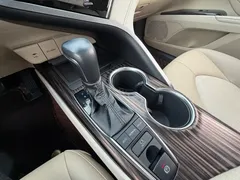 2019 Toyota Camry 2.5G Luxury, белый — фото 18