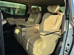 2021 Toyota Alphard Hybrid 2.5L Premium, белый — фото 11