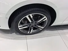 2022 Audi A4L 40 TFSI Luxury Sport, белый — фото 3