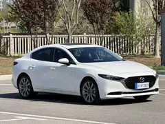 2021 Mazda 3 2.0L AT, белый — фото 3