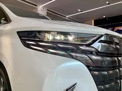 2023 Toyota Alphard 2.5L Hybrid Premium Gold, белый — фото 4