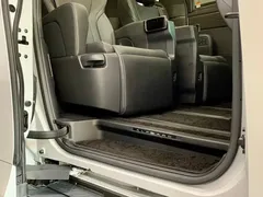 2023 Toyota Alphard 2.5L Hybrid Premium Gold, белый — фото 8
