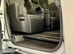 2023 Toyota Alphard 2.5L Hybrid Premium Gold, белый — фото 9