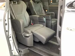 2023 Toyota Alphard 2.5L Hybrid Premium Gold, белый — фото 12