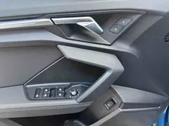 2021 Audi A3 Sportback 35 TFSI Luxury Sport, синий — фото 10