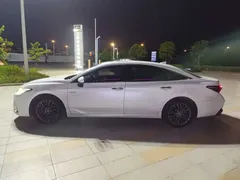 2022 Toyota Avalon Hybrid 2.5L Luxury, белый — фото 7