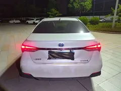 2022 Toyota Avalon Hybrid 2.5L Luxury, белый — фото 8