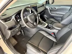 2023 Toyota Wildlander 2.0L CVT 2WD Leading, белый — фото 8