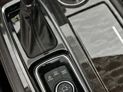 2023 Nissan Patrol 5.6L Platinum, белый — фото 5