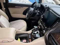 2021 Toyota Alphard Hybrid 2.5L Luxury, чёрный — фото 5