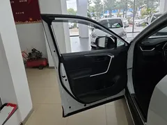 2021 Toyota RAV4 2.0L CVT 2WD Urban, белый — фото 7