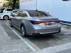2022 Toyota Avalon Hybrid 2.5L XLE Premium — фото 2