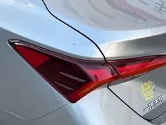 2022 Toyota Avalon Hybrid 2.5L XLE Premium — фото 12