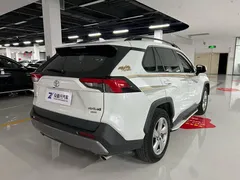 2021 Toyota RAV4 2.0L CVT 4WD Fashion, белый — фото 3