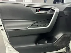2021 Toyota RAV4 2.0L CVT 4WD Fashion, белый — фото 10