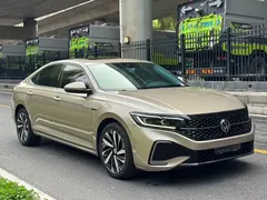 2022 Volkswagen Passat 330TSI Premium — фото 3
