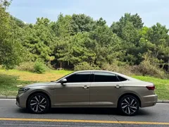 2022 Volkswagen Passat 330TSI Premium — фото 6