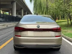 2022 Volkswagen Passat 330TSI Premium — фото 8