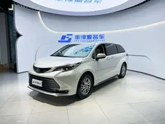 2021 Toyota Sienna 2.5L Hybrid Luxury, белый — фото 1
