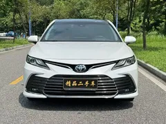 2021 Toyota Camry 2.5G Luxury, белый — фото 2