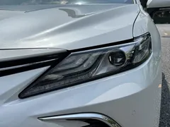 2021 Toyota Camry 2.5G Luxury, белый — фото 6
