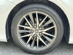 2021 Toyota Camry 2.5G Luxury, белый — фото 10