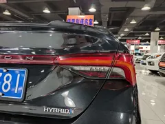 2023 Toyota Avalon Hybrid 2.5L Luxury, чёрный — фото 20