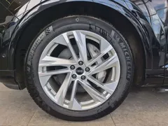 2021 Audi Q7 55 TFSI quattro S line Sport, чёрный — фото 4