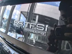 2021 Audi Q7 55 TFSI quattro S line Sport, чёрный — фото 18