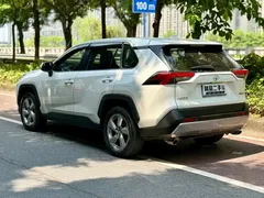 2021 Toyota RAV4 2.0L CVT 2WD Fashion, белый — фото 9