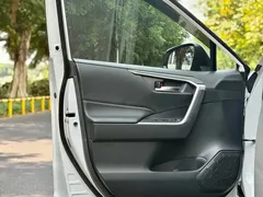 2021 Toyota RAV4 2.0L CVT 2WD Fashion, белый — фото 17