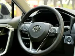 2021 Toyota RAV4 2.0L CVT 2WD Fashion, белый — фото 18