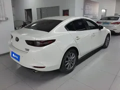 2022 Mazda 3 2.0L AT, белый — фото 3