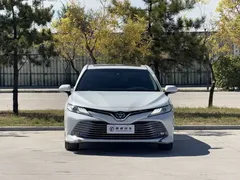 2019 Toyota Camry 2.0G Luxury, белый — фото 2
